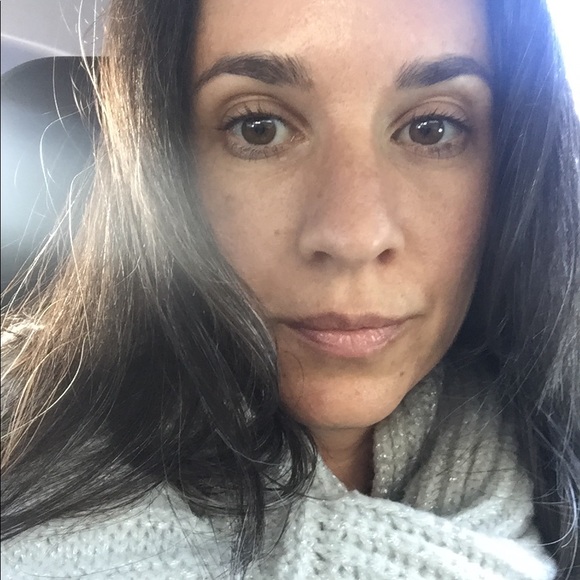 Meet your Posher, Ariel - Picture 1 of 1